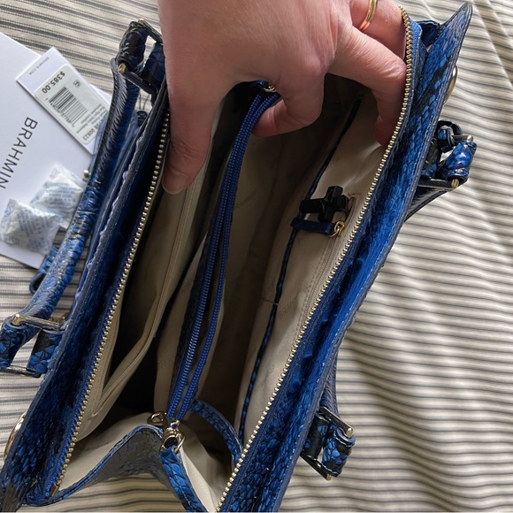 Brahmin bag, 2023 season. Used about 2x. Mint condition. Blue viper, Findley. - Picture 5 of 9